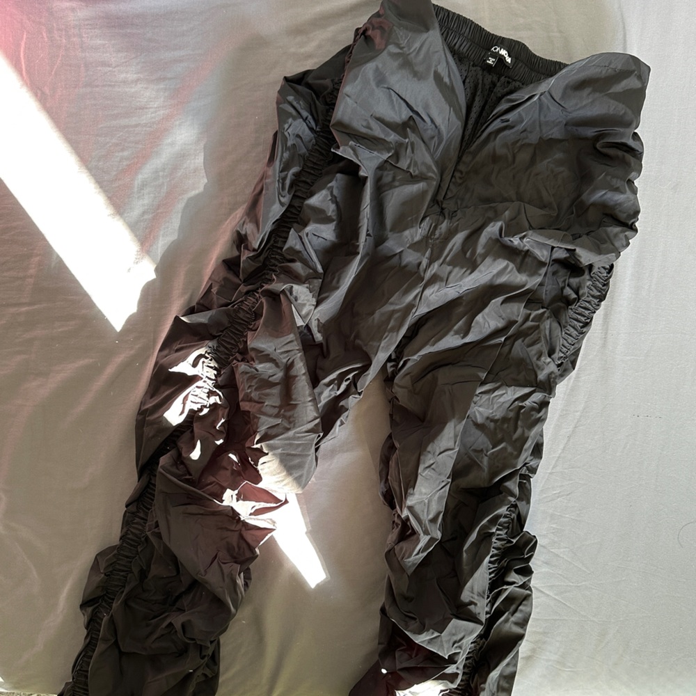 V length black pants
